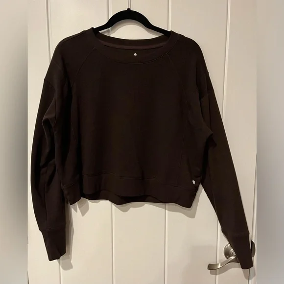 Apana Women’s Crewneck Cropped Sweatshirt Size Medium Brown - Picture 1 of 4